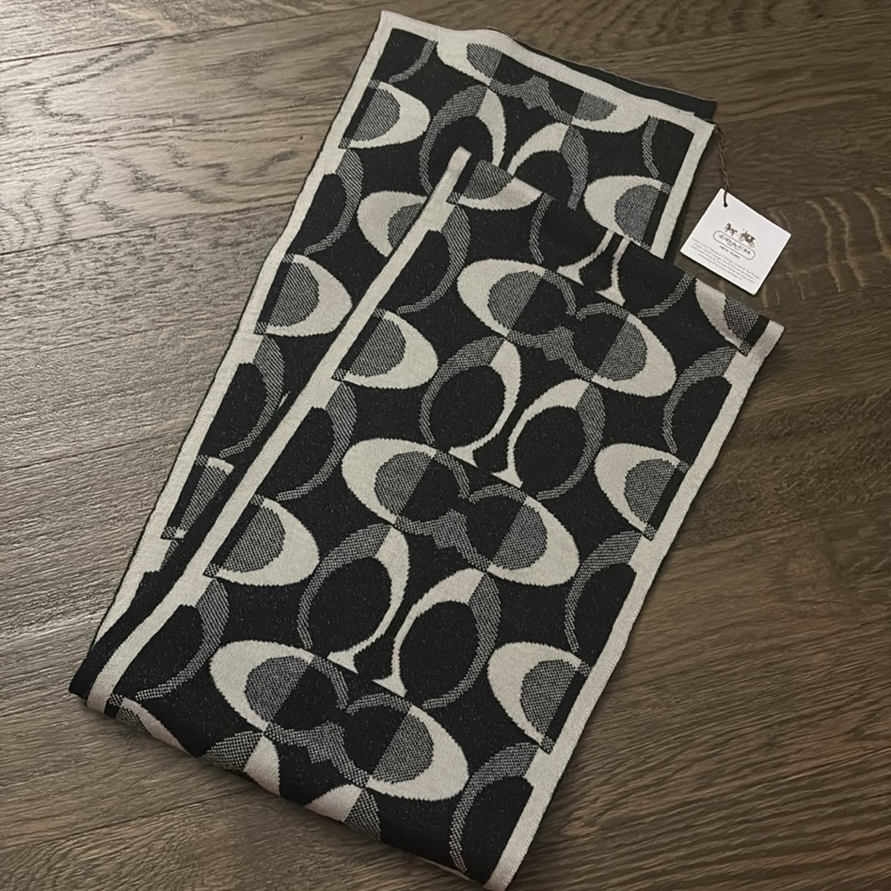 NWT COACH “Drm C” Knit Scarf